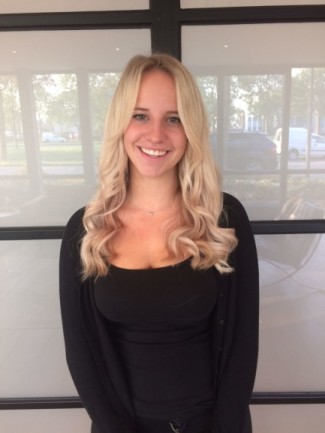 Dee van der Zeeuw met hairextensions voorkant Dee van der Zeeuw met hairextensions voorkant