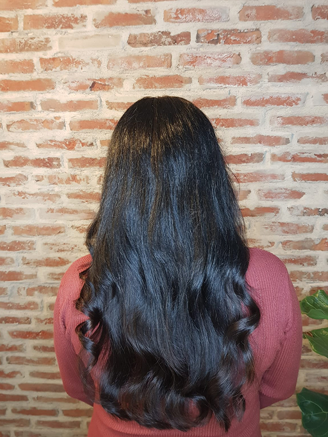 Extensions zetten bij Beauty by Roos Extensions zetten bij Beauty by Roos